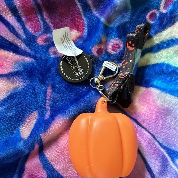 Bath&Body Works pumpkin 🎃 light up pocketbac lanyard - Picture 3 of 4